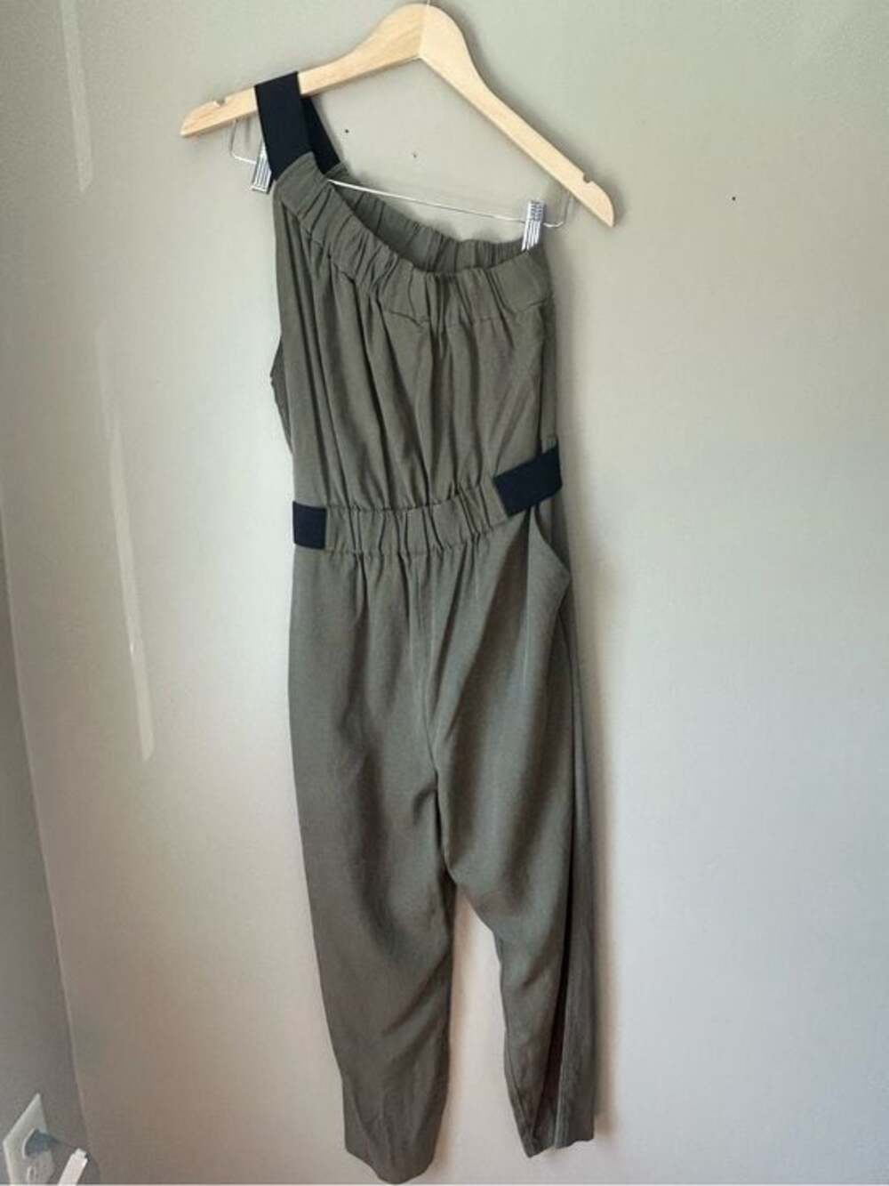 Anthropologie Maeve Verano One Shoulder Jumpsuit Size 4P - Picture 3 of 8